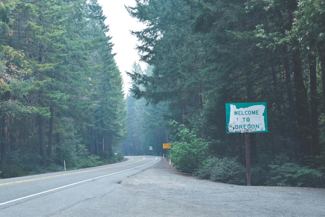 welcome to Oregon signage near trees