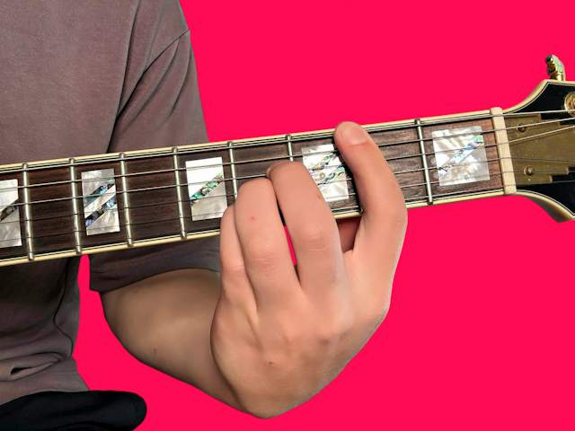 B major guitar chord with finger positions