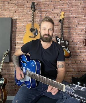 Bartek Pydynkowski Guitar Lessons Warsaw Żoliborz