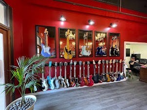 SoGlo Guitar Gallery